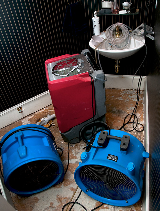 Bathroom Toilet Overflow Restoration and Water Cleanup